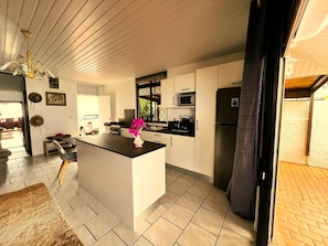 Fridge, microwave, oven, coffee/tea maker