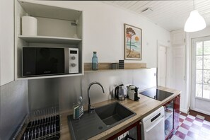 Fridge, microwave, dishwasher, coffee/tea maker