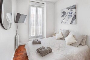 3 habitaciones, tabla de planchar con plancha, wifi y ropa de cama 