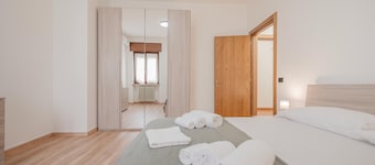 Apartment 'La Fenice' with Mountain View, Wi-Fi and Air Conditioning