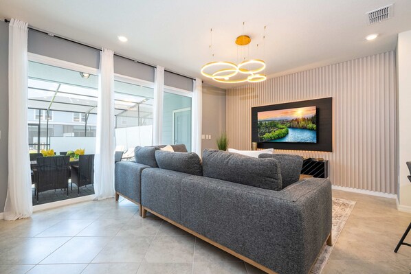 Televisión, reproductor de DVD, estéreo y oficina 