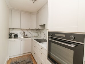 Dishwasher, cookware/dishes/utensils