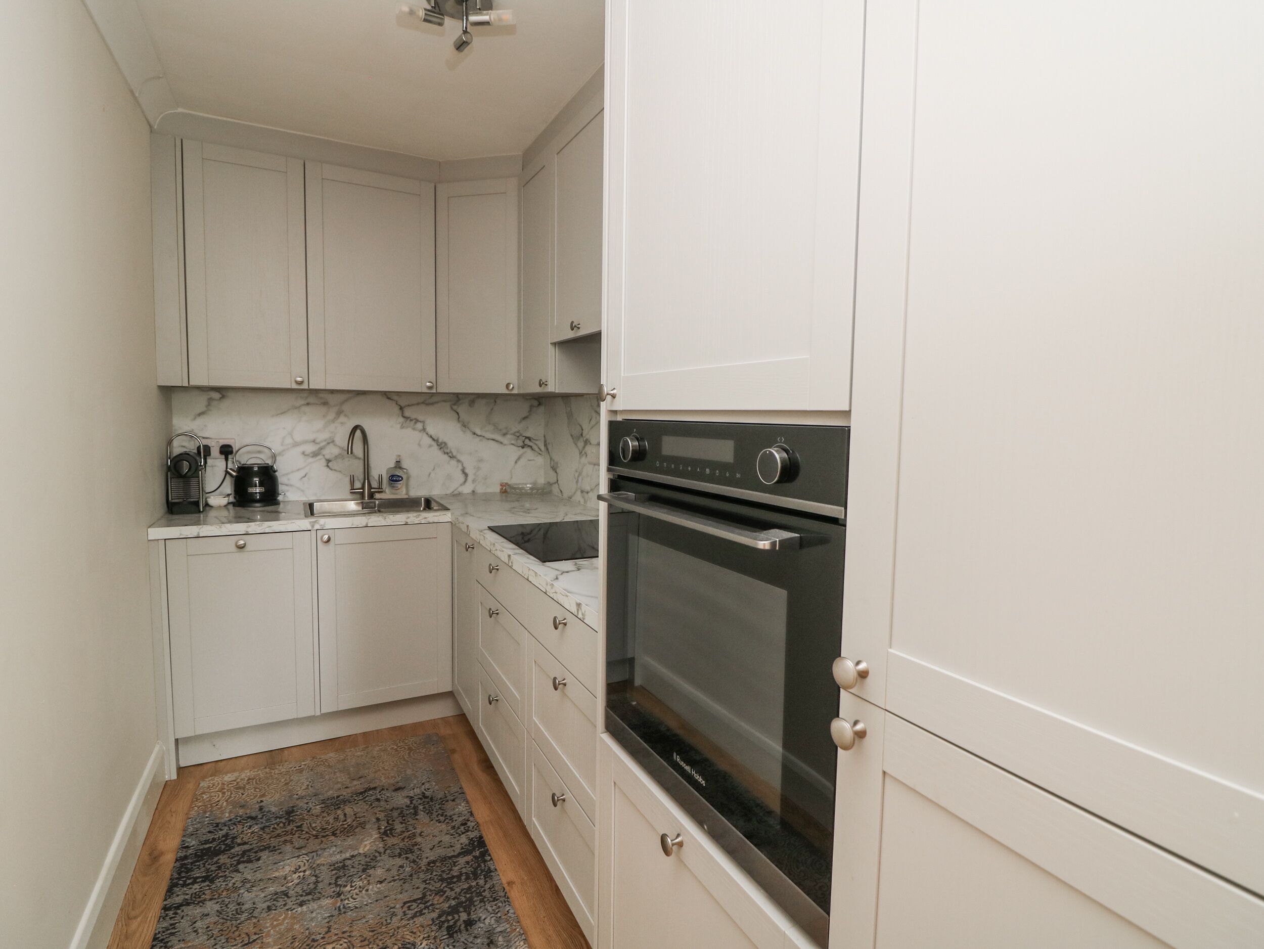 Dishwasher, cookware/dishes/utensils