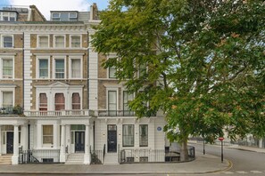 Exterior - Collingham Road - 1 Bedroom Apartment III (London)