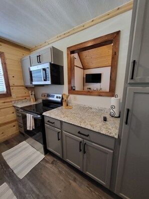 Micro-ondes, four, plaque de cuisson, serviettes en papier