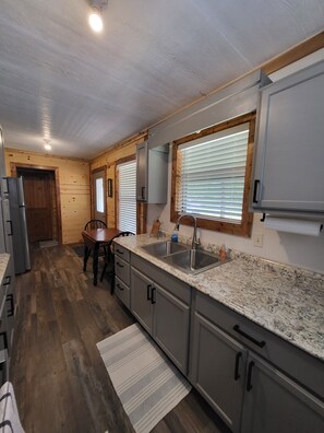 Micro-ondes, four, plaque de cuisson, serviettes en papier