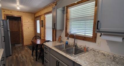Cozy Lakefront 2-bedroom cabin in tranquil Big Sandy, TX.