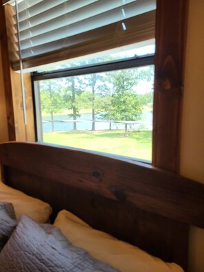 2 bedrooms, iron/ironing board, Internet, bed sheets