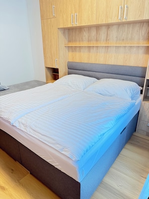 1 bedroom, iron/ironing board, internet, bed sheets
