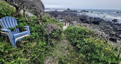 Adele's Oceanside Retreat Brookings w/ Private Beach Access Kid & Pet friendly!