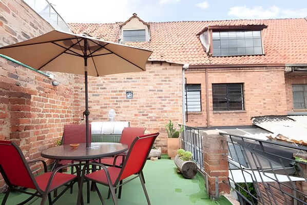 Basic Apartment | Outdoor dining