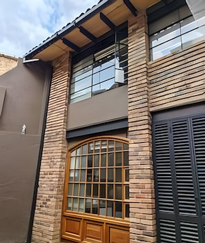 Exterior detail - Spatium 67 (Bogotá)