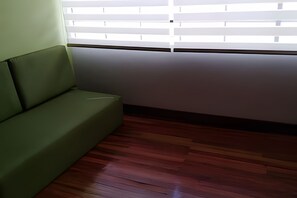 Basic Apartment | Living area
