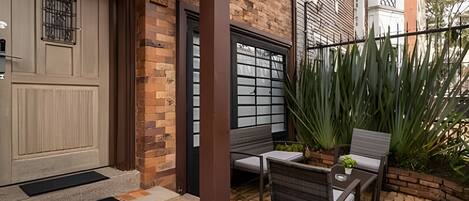 Basic Apartment | Terrace/patio