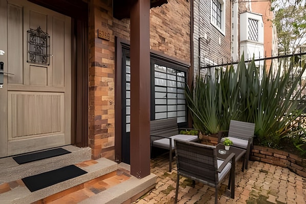 Basic Apartment | Terrace/patio