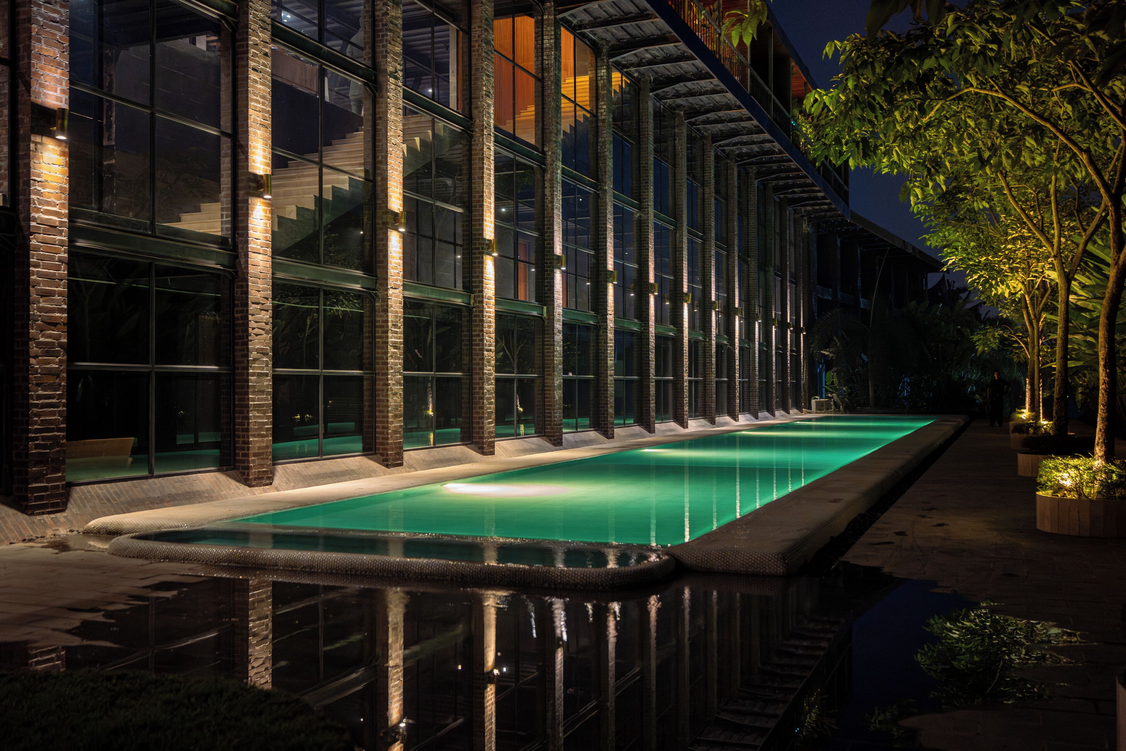 3 outdoor pools, pool umbrellas, sun loungers