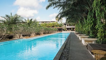 3 kolam renang outdoor