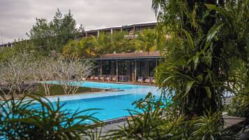 3 piscinas al aire libre