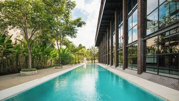 3 kolam renang outdoor