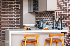 Refrigerador, cafetera/tetera, tetera/pava eléctrica