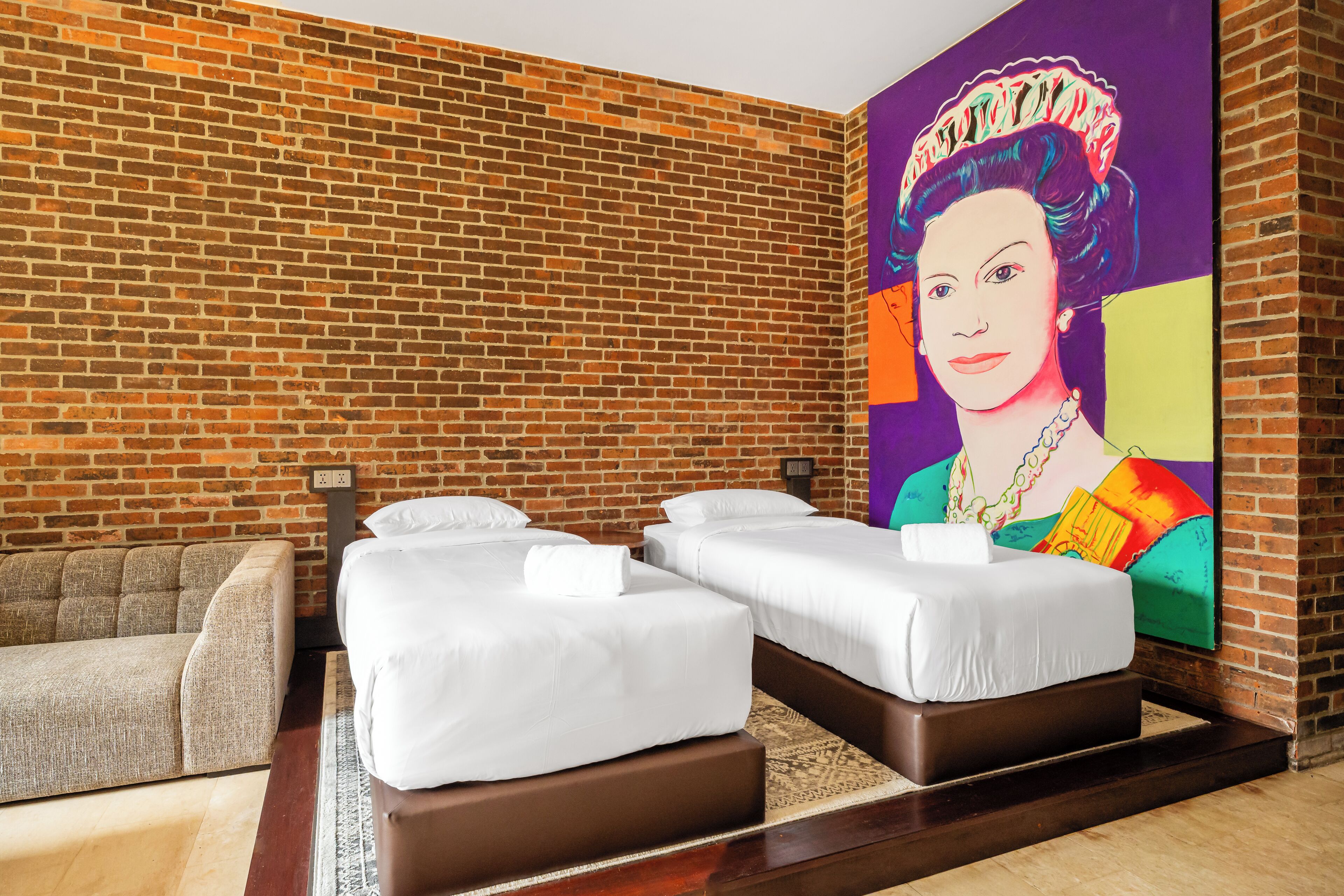 Studio, 1 Double or 2 Single Beds, Kitchen, Garden View | In-room safe, individually decorated, individually furnished