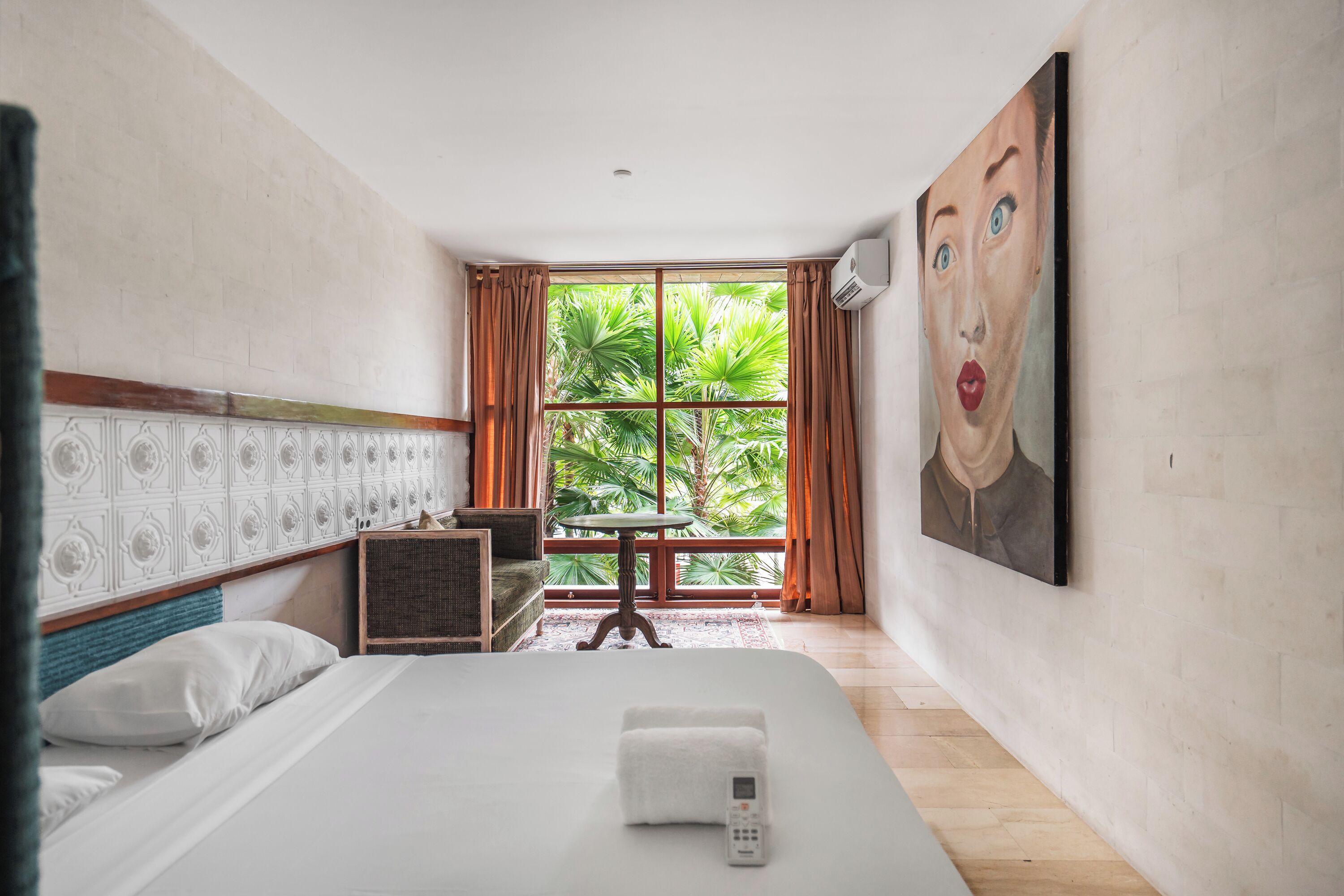 Habitación doble, 1 cama de matrimonio grande, vistas al jardín | Caja fuerte, decoración individual, mobiliario individual