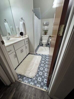 ヘアドライヤー、タオル、石鹸、シャンプー