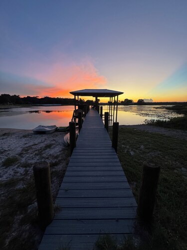 Monkey Business  – Private Lake, Dock, Stunning Views, Close to Gainesville UF