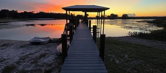 Monkey Business  – Private Lake, Dock, Stunning Views, Close to Gainesville UF