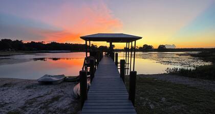 Monkey Business – Private Lake, Dock, Stunning Views, Close to Gainesville UF