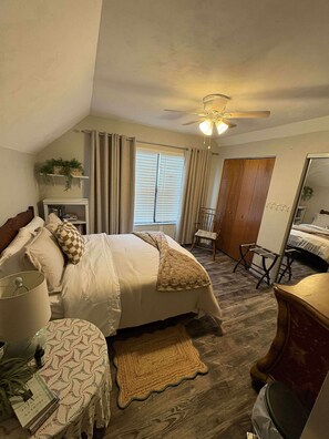 3 室のベッドルーム、アイロン / アイロン台、WiFi (無料)、ベッドシーツ