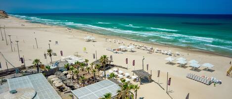 بالقرب من الشاطئ