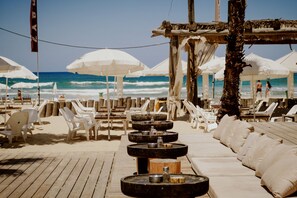 Outdoor dining - Poleg Beach Seaview Stylish Stay by Sea N' Rent (Netanya)