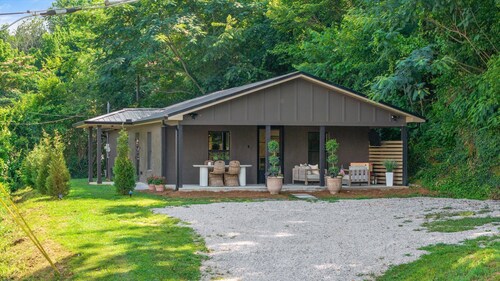 The Trout House, Mountain Retreat | Tellico Plains – Stylish 2BR/2BA Escape for 6 by Design Center D