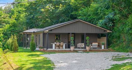 The Trout House, Mountain Retreat | Tellico Plains – Stylish 2BR/2BA Escape for 6 by Design Center D
