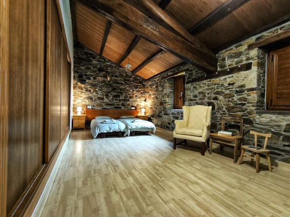 1 habitación, tabla de planchar con plancha, wifi gratis y ropa de cama 