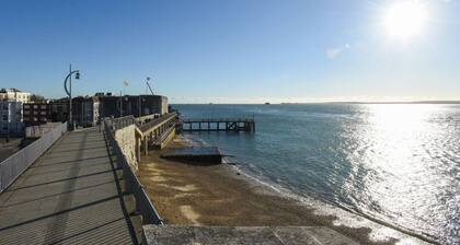 Eastside Hideaway | Short Walk to Southsea!