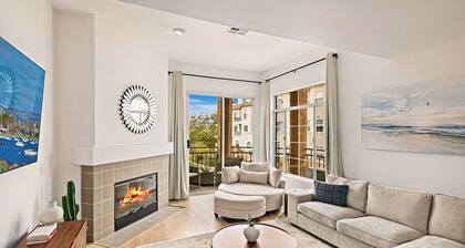 Top-Floor Oasis - Bright, Private, Pool & Gym