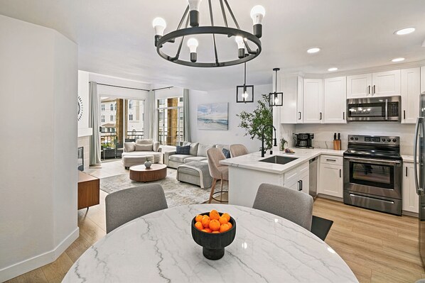 Interior - Top-Floor Oasis - Bright, Private, Pool & Gym (San Diego)