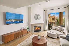 Smart TV, fireplace