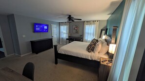 4 slaapkamers, een bureau, een strijkplank/strijkijzer, gratis wifi