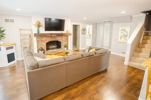 Smart TV, futbolito, tenis de mesa y libros
