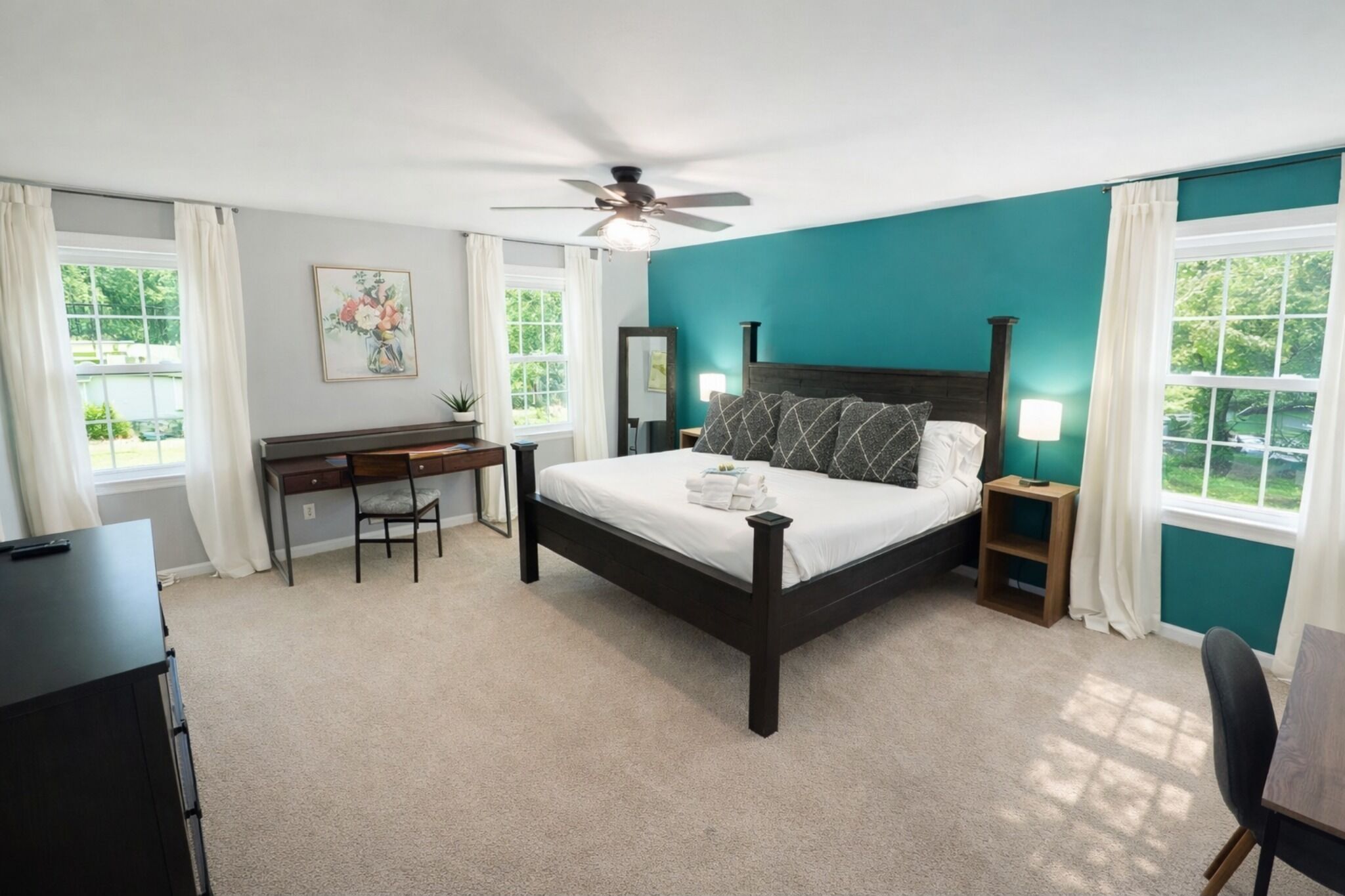 4 bedrooms, desk, iron/ironing board, travel cot