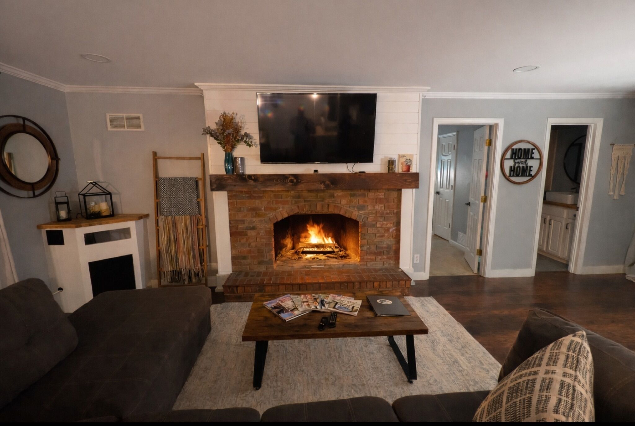 Smart TV, table football, ping pong, books