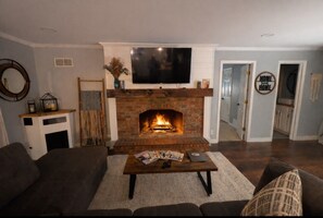 Smart-TV, fotballspill, bordtennis og bøker