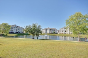 Exterior - Sandy Feet Retreat~3br Condo,Pond view,Pool &more (Myrtle Beach)