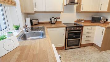 Cookware/dishes/utensils