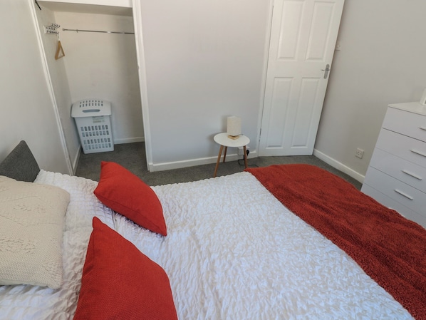 3 quartos, individualmente decorados, individualmente mobiliados