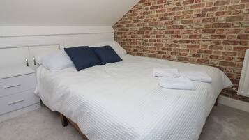 3 bedrooms, individually decorated, individually furnished, free WiFi