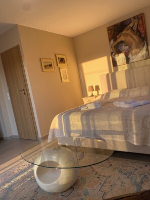3 bedrooms, desk, soundproofing, iron/ironing board